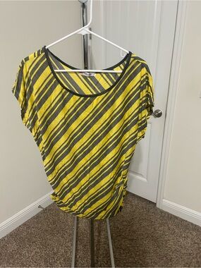 Chris & Carol Yellow and Gray Diagonal Stripe Short Sleeve Top